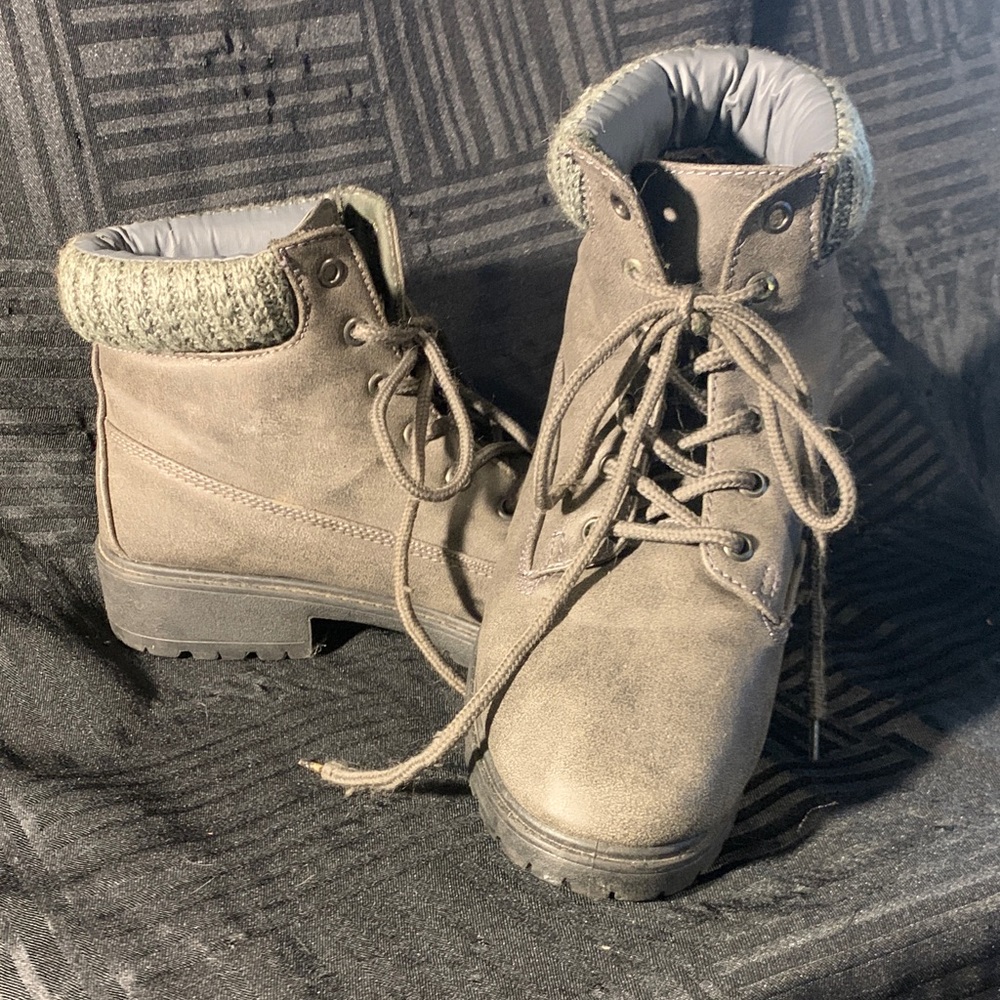 Women's Lace-Up Combat Boots - Brown